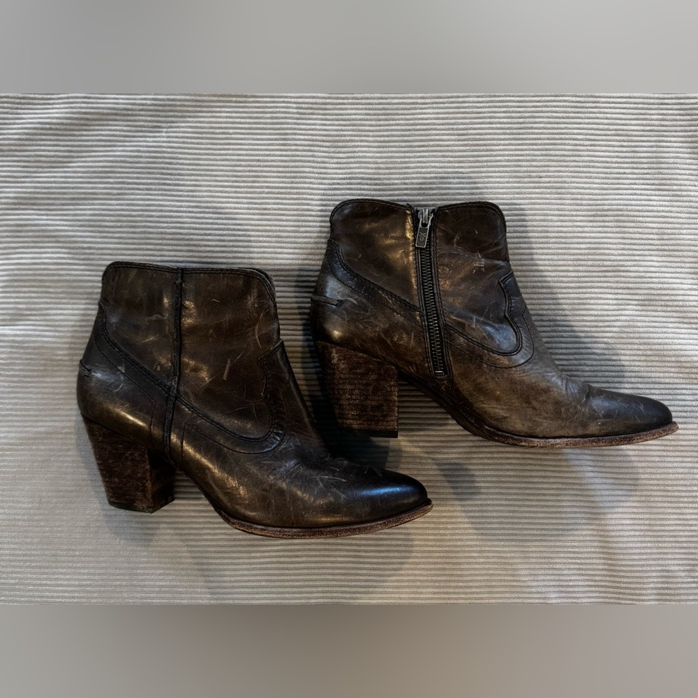Frye Women's Gray Leather Ankle Boots